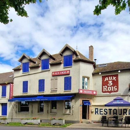 Готель Aux Trois Rois Pont-Sur-Yonne Екстер'єр фото